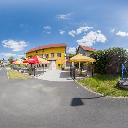 Apartmany-Zamecka Restaurace Jindrichovice Exterior foto